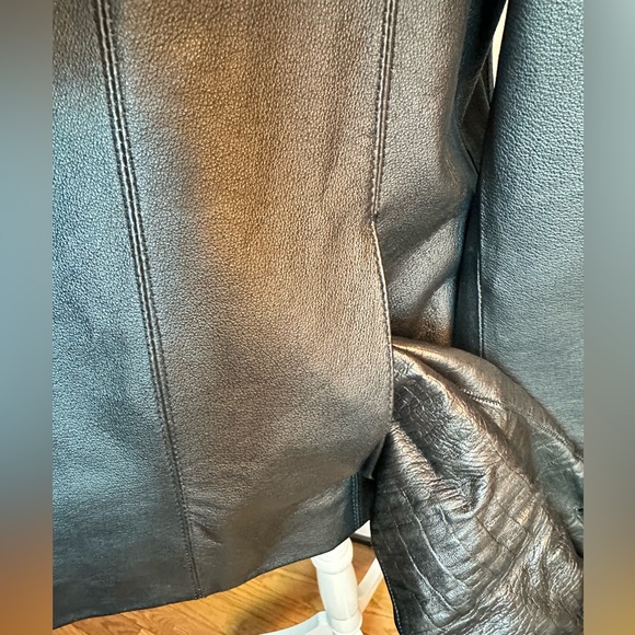 Genuine Leather Jacket with Zipper & Pockets - Picture 5 of 9